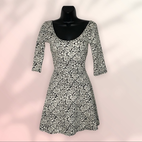 Hollister Dresses & Skirts - HOLLISTER floral knit skater dress | S